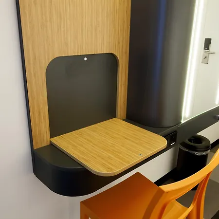 Easyhotel City Centre Hotel 3*