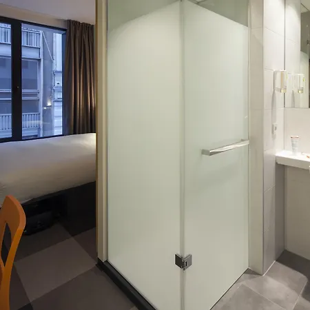 Easyhotel City Centre 3*
