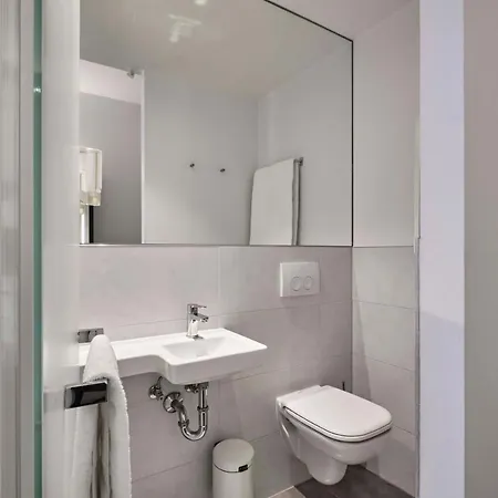 Easyhotel City Centre 3*