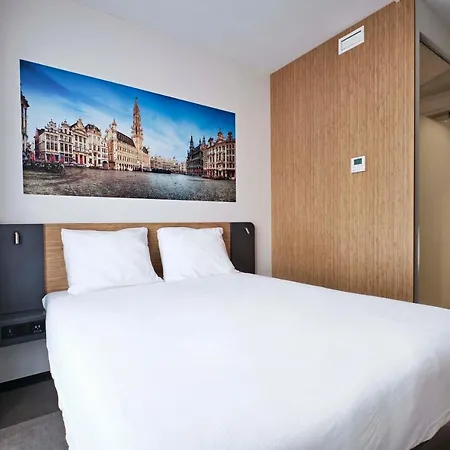 Easyhotel City Centre 3*