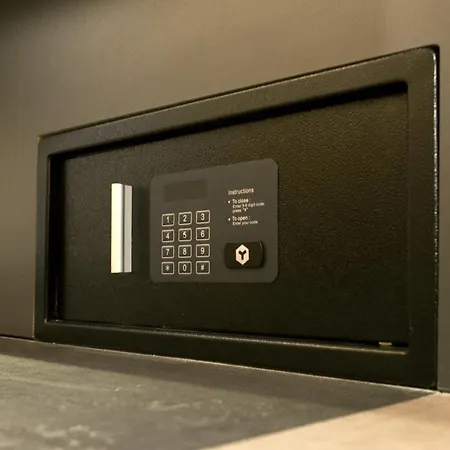 Easyhotel City Centre 3*
