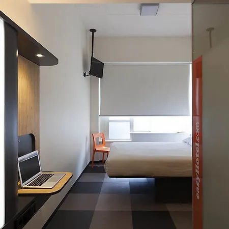 Hotel Easyhotel City Centre 3*