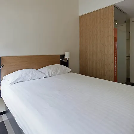 Hotel Easyhotel City Centre 3*
