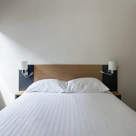 מלון Easyhotel Centre 3*